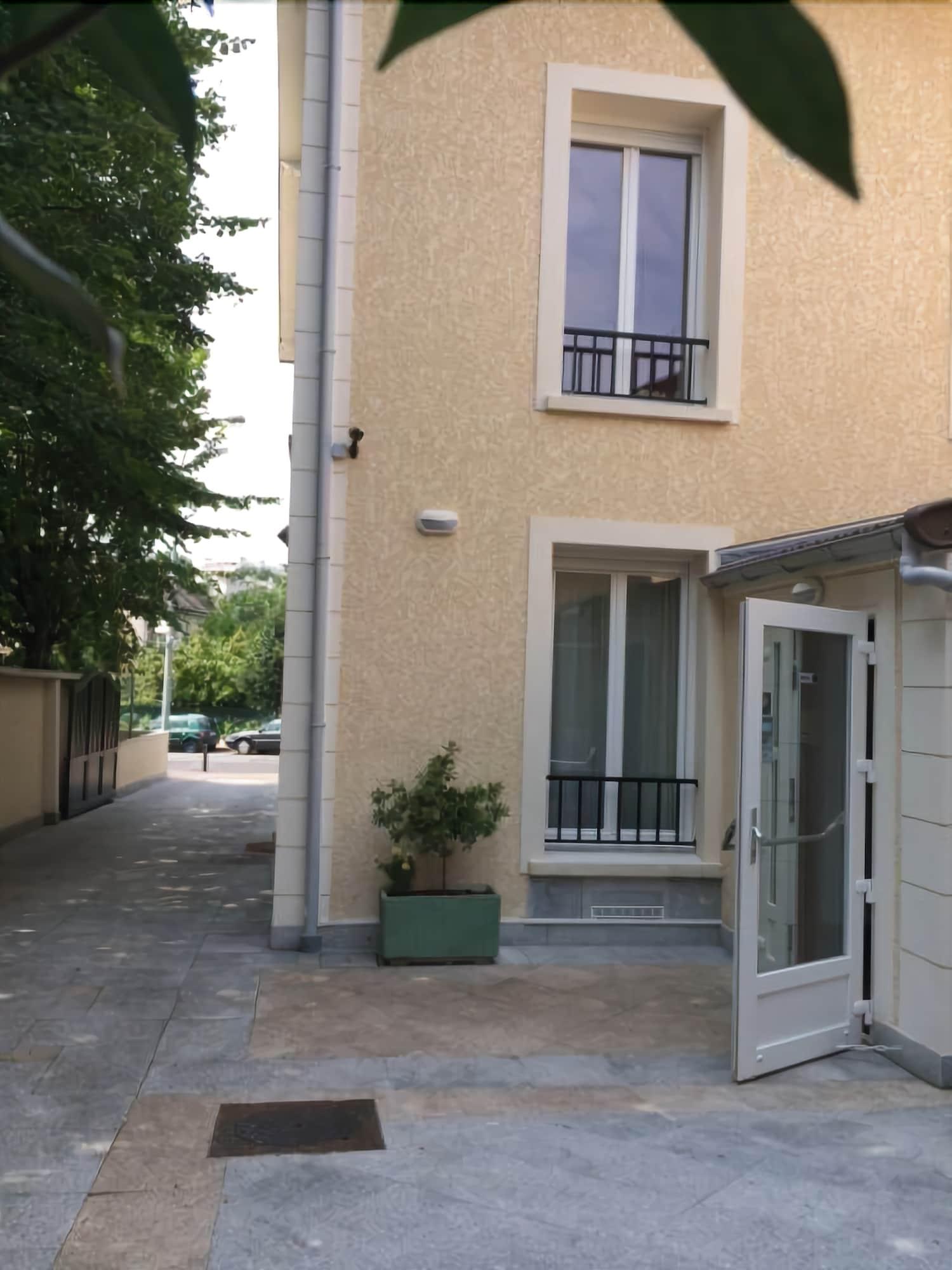 Hotel Rythme Saint-Cloud Exterior photo